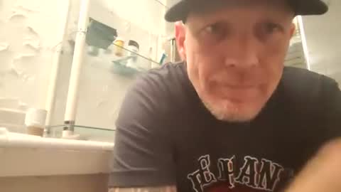 Famous Blue Eyes online show from 04-08-26, 02:33