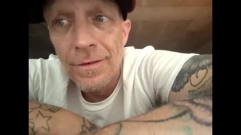 Famous Blue Eyes online show from 04-12-26, 01:49