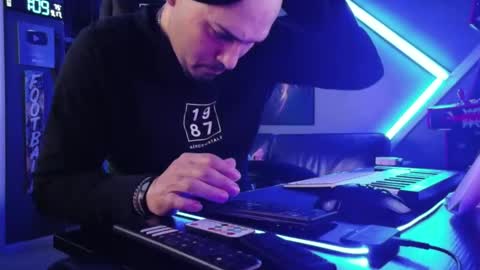 frankievw9 online show from 09-17-25, 05:09