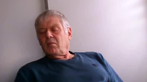 frannkboy61 online show from 06-11-26, 05:33