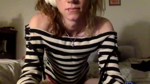 Snapshot of franny_4ever chatting on 11-28-25, 04:59 Fever online show from 11-28-25, 04:59