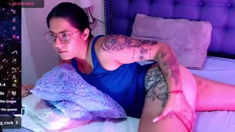 Snapshot of franysteell chatting on 11-30-25, 01:42 FRANY STEELL online show from 11-30-25, 01:42