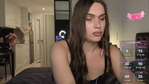 I am franzeva  online show from 06-12-26, 12:04