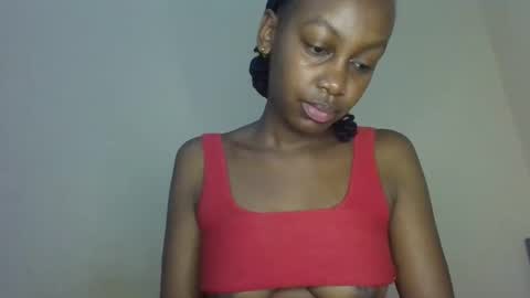 Snapshot of freaky_beauty chatting on 05-26-26, 04:03 freaky_beauty online show from 05-26-26, 04:03
