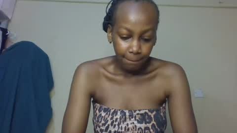 Snapshot of freaky_beauty chatting on 06-18-26, 04:35 freaky_beauty online show from 06-18-26, 04:35