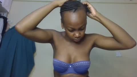 Snapshot of freaky_beauty chatting on 06-19-26, 03:11 freaky_beauty online show from 06-19-26, 03:11
