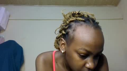 Snapshot of freaky_beauty chatting on 07-23-26, 07:06 freaky_beauty online show from 07-23-26, 07:06