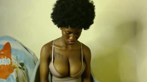 Snapshot of freaky_shamzzy chatting on 12-17-25, 03:23 shamika online show from 12-17-25, 03:23