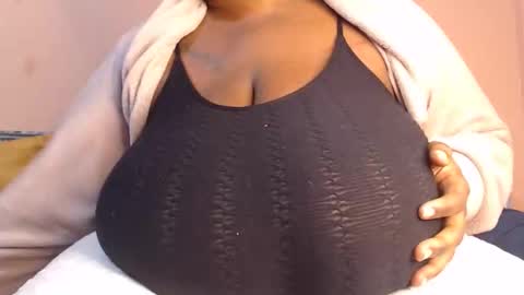 Snapshot of freakyboobsxx chatting on 06-10-26, 07:40 Kimmy online show from 06-10-26, 07:40