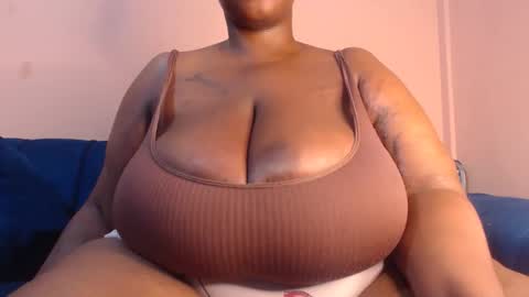Snapshot of freakyboobsxx chatting on 06-11-26, 02:04 Kimmy online show from 06-11-26, 02:04