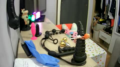 Snapshot of freakycrazyduo chatting on 01-14-26, 01:00 Hell In Us online show from 01-14-26, 01:00