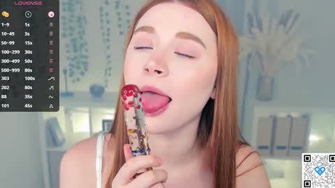Snapshot of freckle_diyana chatting on 01-19-25, 03:10 Diyana online show from 01-19-25, 03:10