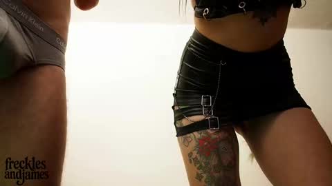 Snapshot of frecklesandjames chatting on 11-23-25, 05:46 frecklesandjames online show from 11-23-25, 05:46