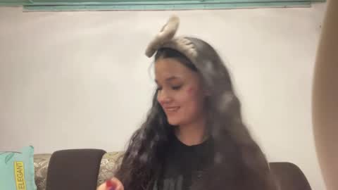Mia online show from 06-01-26, 04:09