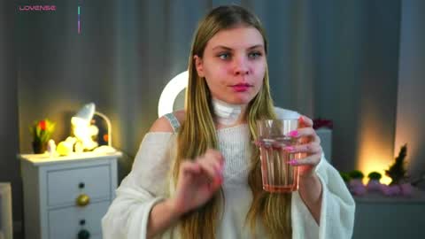 Hey im Olivia im glat to see you in mu room3 online show from 04-13-26, 02:00