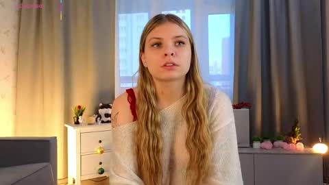 Hey im Olivia im glat to see you in mu room3 online show from 04-16-26, 02:51