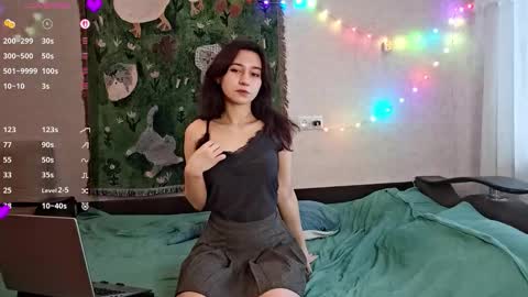 Mia online show from 03-02-26, 01:51