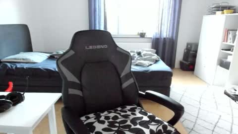 Fredrik online show from 12-17-25, 01:28