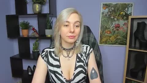 Snapshot of freeanne chatting on 05-27-26, 06:54 Anne online show from 05-27-26, 06:54