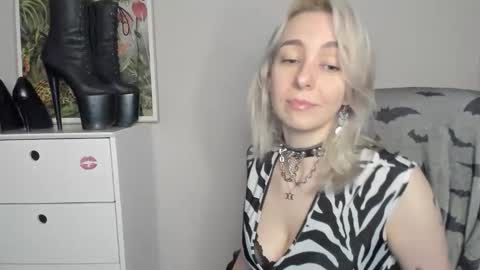 Snapshot of freeanne chatting on 06-10-26, 07:07 Anne online show from 06-10-26, 07:07