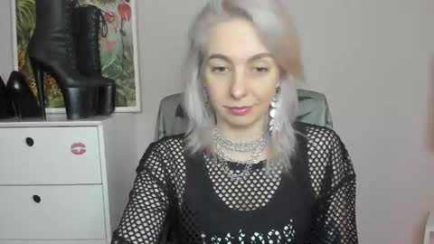 Snapshot of freeanne chatting on 06-11-26, 07:17 Anne online show from 06-11-26, 07:17