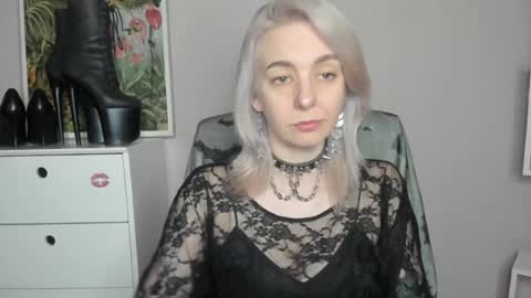 Snapshot of freeanne chatting on 06-12-26, 06:45 Anne online show from 06-12-26, 06:45