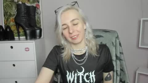 Snapshot of freeanne chatting on 06-17-26, 06:38 Anne online show from 06-17-26, 06:38