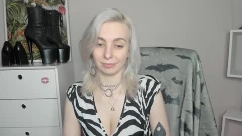 Snapshot of freeanne chatting on 06-18-26, 06:46 Anne online show from 06-18-26, 06:46