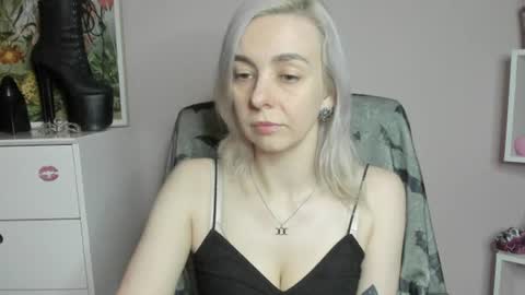 Snapshot of freeanne chatting on 06-29-26, 06:30 Anne online show from 06-29-26, 06:30