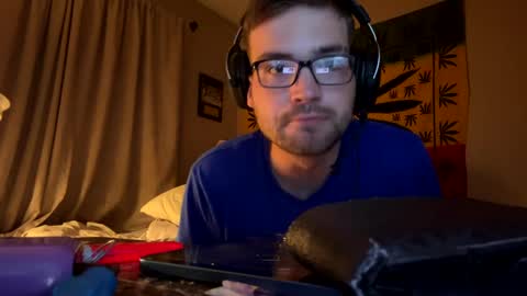 Snapshot of freezeskiii chatting on 09-16-25, 03:40 freezeskiii online show from 09-16-25, 03:40