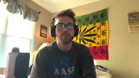 Snapshot of freezeskiii chatting on 09-22-25, 07:05 freezeskiii online show from 09-22-25, 07:05