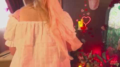 Snapshot of french_devotion chatting on 02-15-26, 02:47 Louise or Lou 3 online show from 02-15-26, 02:47