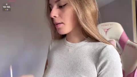 Snapshot of frenzyfoxs chatting on 09-25-25, 09:13 Jason and Sonya online show from 09-25-25, 09:13