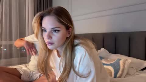 Snapshot of frenzyfoxs chatting on 02-05-26, 07:18 Jason and Sonya online show from 02-05-26, 07:18