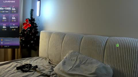 Snapshot of fresh_b1ood chatting on 12-22-24, 08:47 Alex or Andrzej online show from 12-22-24, 08:47