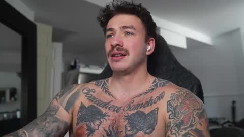 Snapshot of frewfun chatting on 11-18-25, 07:07 cameron online show from 11-18-25, 07:07