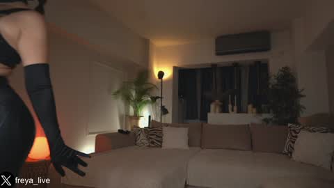 Freya online show from 10-30-25, 07:03