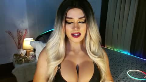 Snapshot of freya_lovestocum chatting on 01-17-26, 03:00 Miss Frea online show from 01-17-26, 03:00