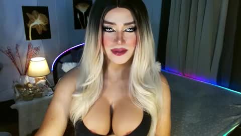 Snapshot of freya_lovestocum chatting on 02-04-26, 01:00 Miss Frea online show from 02-04-26, 01:00