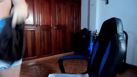 Snapshot of freyanatural chatting on 12-16-25, 12:04 freyanatural online show from 12-16-25, 12:04