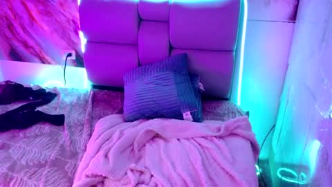 Freyja online show from 03-10-25, 02:28