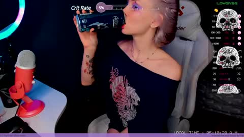 Snapshot of frida_fortune chatting on 12-24-24, 02:10 Frida A boost to fortune for the one who gives a thumbs up and a bonus lucky for those who support me by joining the fanclub online show from 12-24-24, 02:10