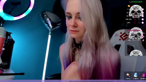 Snapshot of frida_fortune chatting on 01-28-25, 01:59 Frida A boost to fortune for the one who gives a thumbs up and a bonus lucky for those who support me by joining the fanclub online show from 01-28-25, 01:59