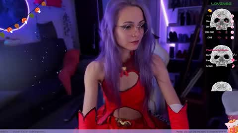 Snapshot of frida_fortune chatting on 10-30-25, 12:12 Frida A boost to fortune for the one who gives a thumbs up and a bonus lucky for those who support me by joining the fanclub online show from 10-30-25, 12:12