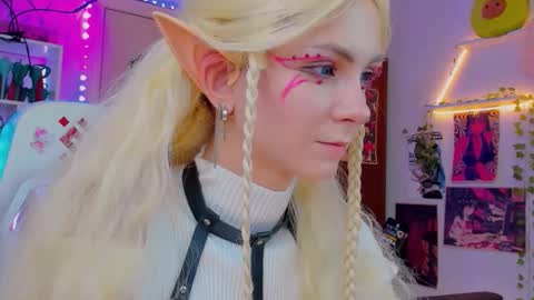 Snapshot of frida_fortune chatting on 11-07-25, 01:55 Frida A boost to fortune for the one who gives a thumbs up and a bonus lucky for those who support me by joining the fanclub online show from 11-07-25, 01:55