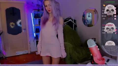 Snapshot of frida_fortune chatting on 11-10-25, 09:25 Frida A boost to fortune for the one who gives a thumbs up and a bonus lucky for those who support me by joining the fanclub online show from 11-10-25, 09:25