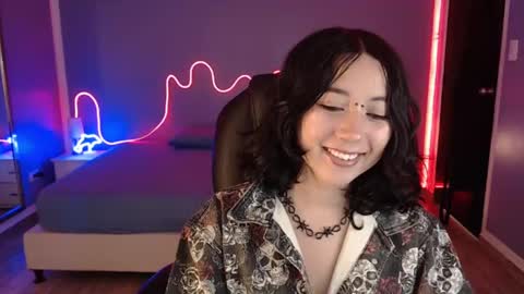 frida_lassi_ online show from 02-10-25, 07:07