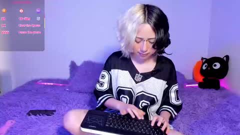 frida_lassi_ online show from 09-18-25, 07:05