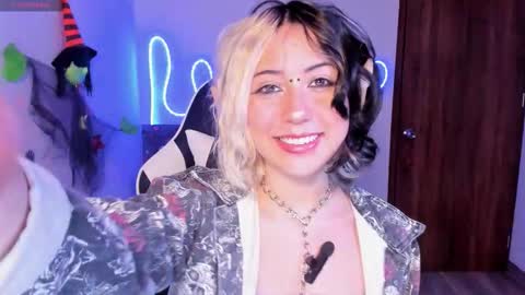 frida_lassi_ online show from 10-27-25, 12:42