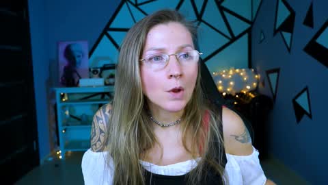 Snapshot of fridatander chatting on 12-22-24, 01:44 Frida Tander online show from 12-22-24, 01:44